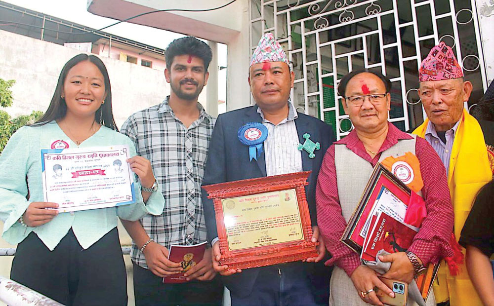 धरानमा प्रकाश थाम्सुहाङको निबन्धलाई दुई लाखको पुरस्कार